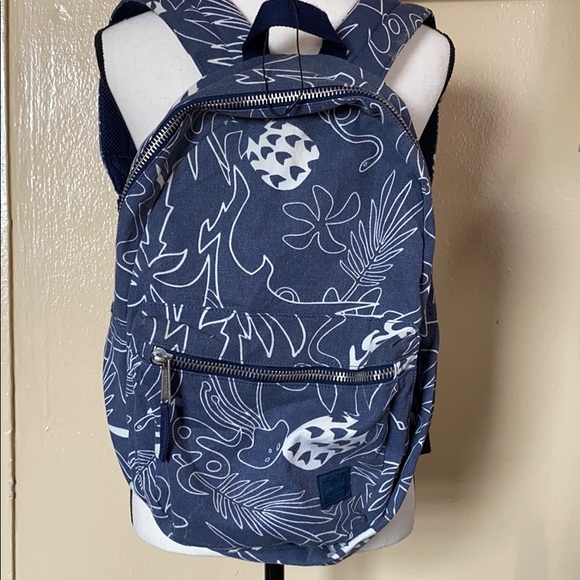 Herschel Supply Company Handbags - Herschel Tropical Print Backpack 🌿 EUC